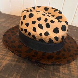 Anna & Ava Leopard Print Hat - Tan and Black
